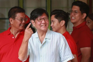 菲律宾中期选举结果揭晓，马科斯与杜特尔特家族重回“权力的游戏”
